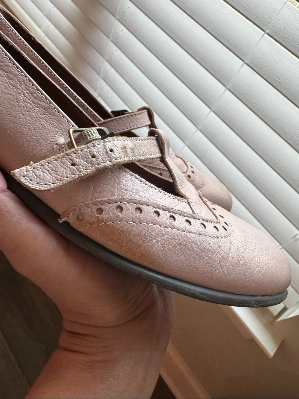 Pèpè children Girls' Pale Pink T-Strap Dress Shoes with Perforated Detail